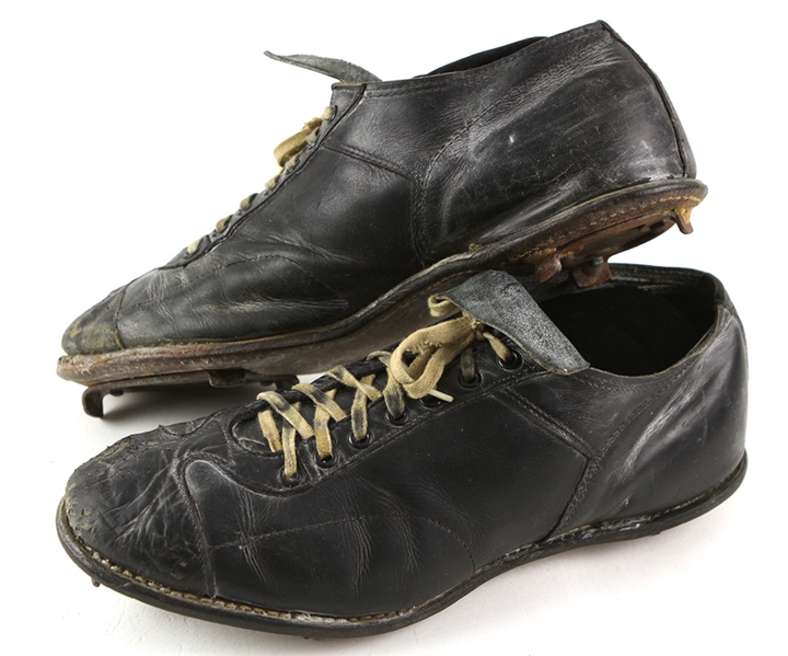 1950-60s Warren Spahn Boston Milwaukee Braves Game Worn Cleats (MEARS / Spahn Family LOA)