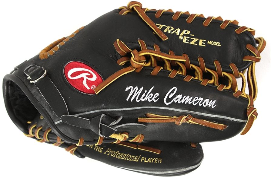 2004-05 Mike Cameron New York Mets Rawlings Fielders Mitt (MEARS LOA)