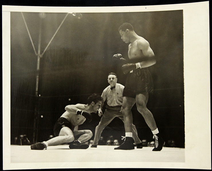 1930s-40s Joe Louis World Heavyweight Champion 7" x 9" Original Photo
