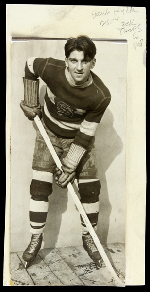 1930 Hank Dyck Seattle Eskimos 5" x 9.5" Mounted Original Photo