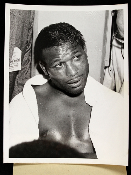 1957 Sugar Ray Robinson World Middleweight Champion 7" x 9" Original Photo (Carmen Basilio Estate)