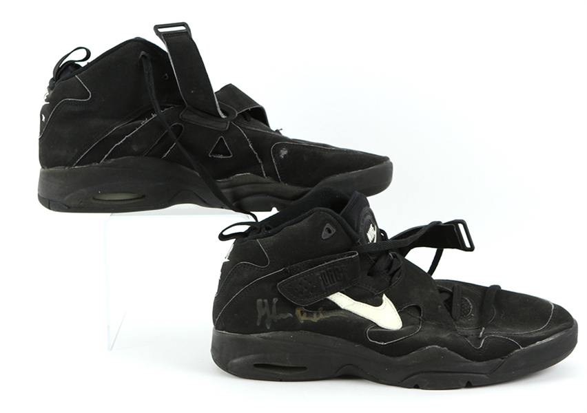 1993-94 Glenn Robinson Purdue Boilermakers Signed Game Worn Nike Sneakers (MEARS LOA/JSA/Purdue LOA) Wooden/Naismith Award Season