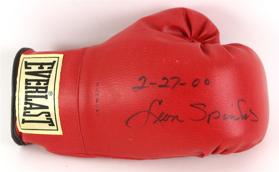 2000 Leon Spinks World Heavyweight Champion Signed Everlast Boxing Glove (JSA)