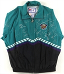 1996 Green Bay Packers Multi Signed 31" x 38" Framed Super Bowl XXXI Jacket w/ 25 Signatures Including Brett Favre, Leroy Butler & More (JSA)