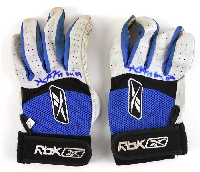 2009 Mike Fontenot Chicago Cubs Signed Game Worn Batting Gloves (MEARS LOA/JSA)