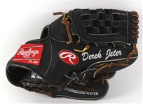 2010s Derek Jeter New York Yankees Rawlings Turn 2 Professional Model Fielders Mitt (MEARS LOA)