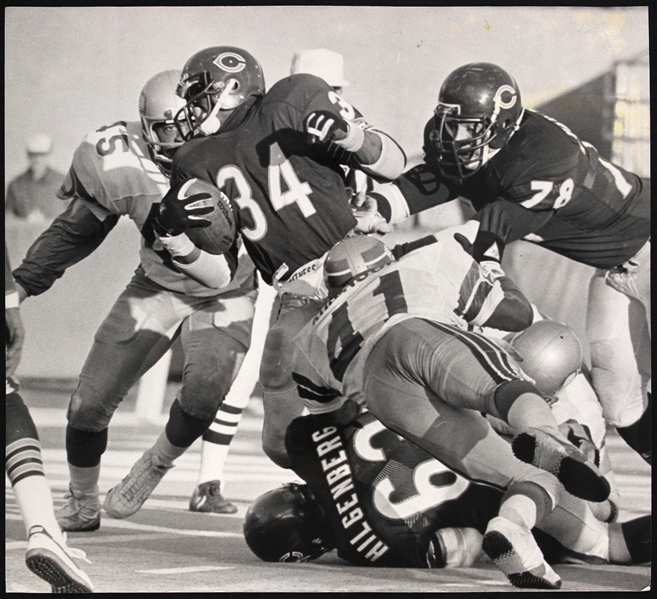 1987 Walter Payton Chicago Bears 9" x 10" Original Photo