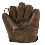 1920's Waite Hoyt New York Yankees Player Alex Taylor Athletic Supply Player Endorsed Fielder's Mitt