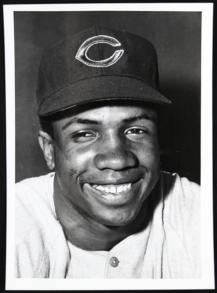  1958 Frank Robinson Official Cincinnati Reds Baseball Clubs 5x7 B&W Photo
