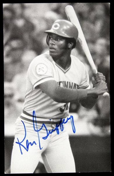 1973-1981 Ken Griffey Cincinnati Reds Signed 3 1/2" x 5 1/2" Photo Post Card (JSA)