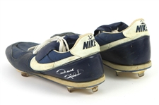 1990-91 Gary Sheffield Milwaukee Brewers Signed Nike Game Worn Cleats (MEARS LOA/JSA)