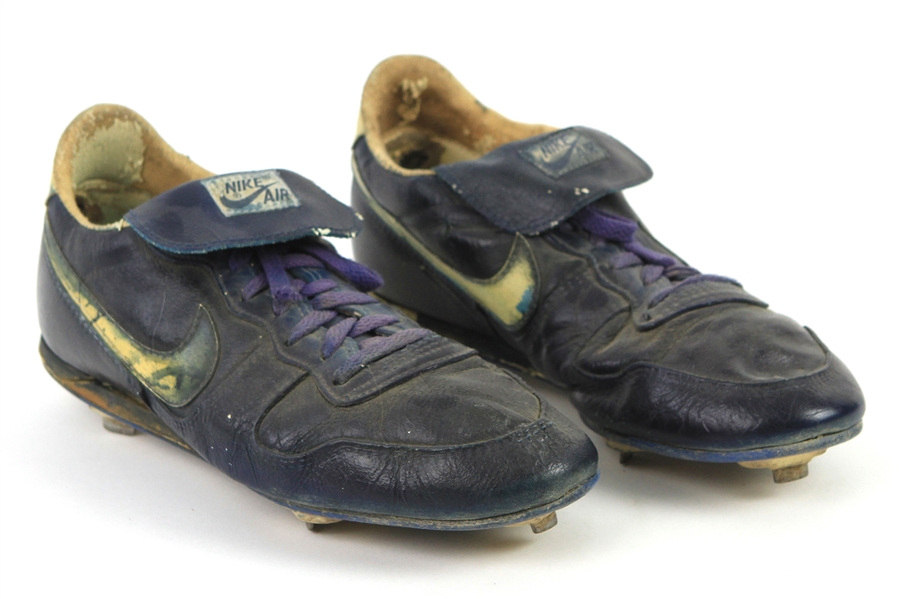 1986-88 Dale Sveum Milwaukee Brewers Signed Nike Game Worn Cleats (MEARS LOA)