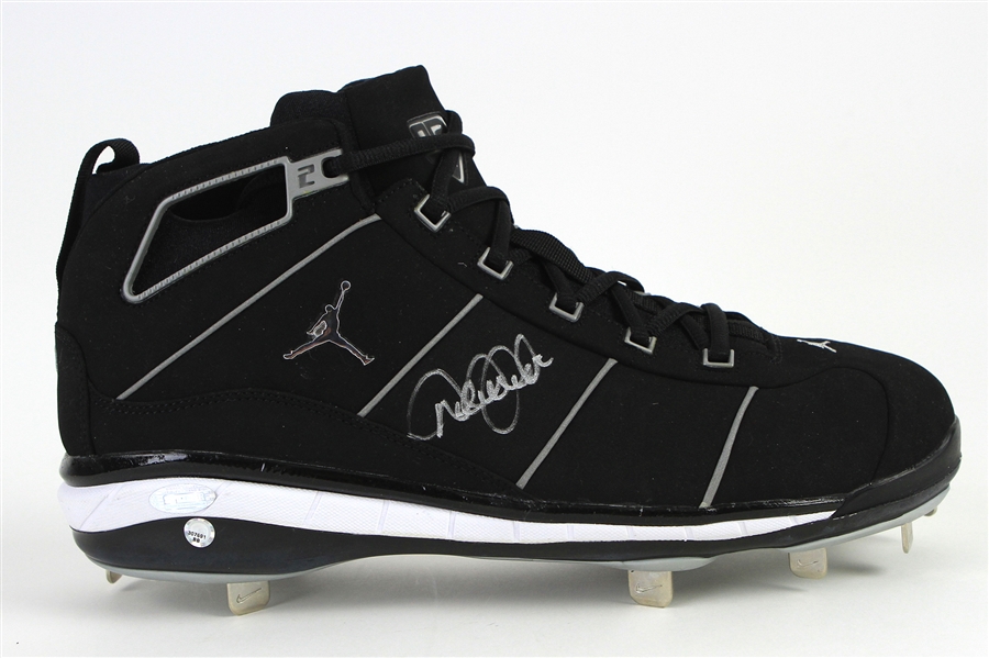 2006 Derek Jeter New York Yankees Signed Personal Model DJ2 Cleat (MLB Hologram/Steiner)