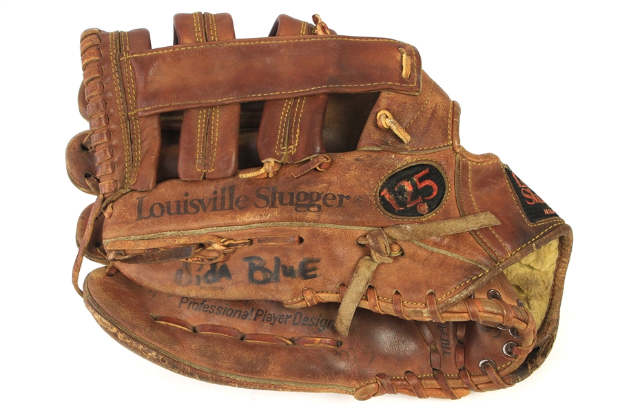 1985-86 Vida BLue San Francisco Giants Game Used Louisville Slugger Fielders Mitt (MEARS LOA)