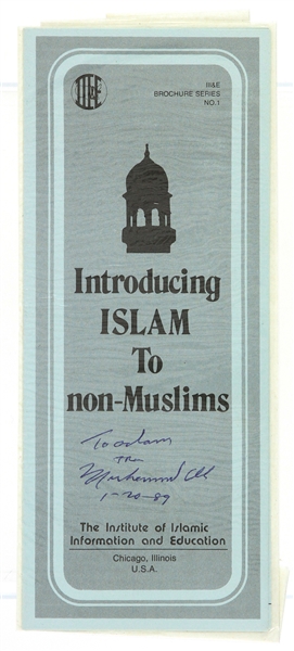 1989 Muhammad Ali World Heavyweight Champion Signed Islam Pamphlet (Beckett LOA)