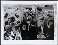 2000s Bobby Hull Chicago Blackhawks Signed 8" x 10" Photo (Beckett Authentication)