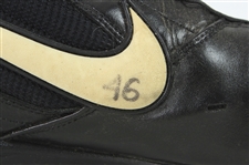 2002 Bob Howry Chicago White Sox Signed Game Worn Nike Cleats (MEARS LOA/JSA)