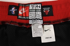 1997-98 Toni Kukoc Chicago Bulls Signed Game Worn Alternate Uniform (MEARS A10/JSA/Team Letter) NBA Champions