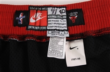 1997-98 Dennis Rodman Chicago Bulls Signed Game Worn Alternate Uniform (MEARS A10) NBA Champions