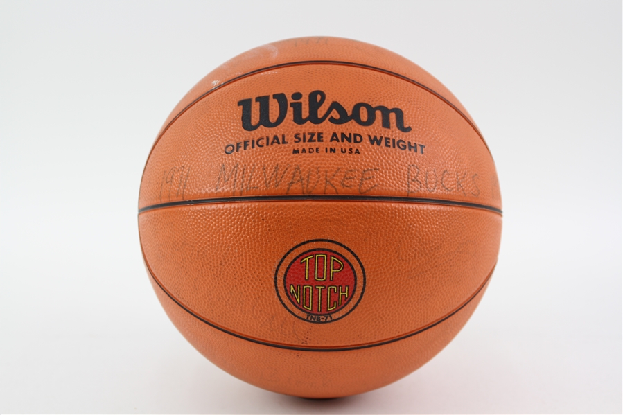 1971-72 Milwaukee Bucks Team Signed Basketball w/ Kareem, Big O, Bob Dandridge & More (MEARS LOA)