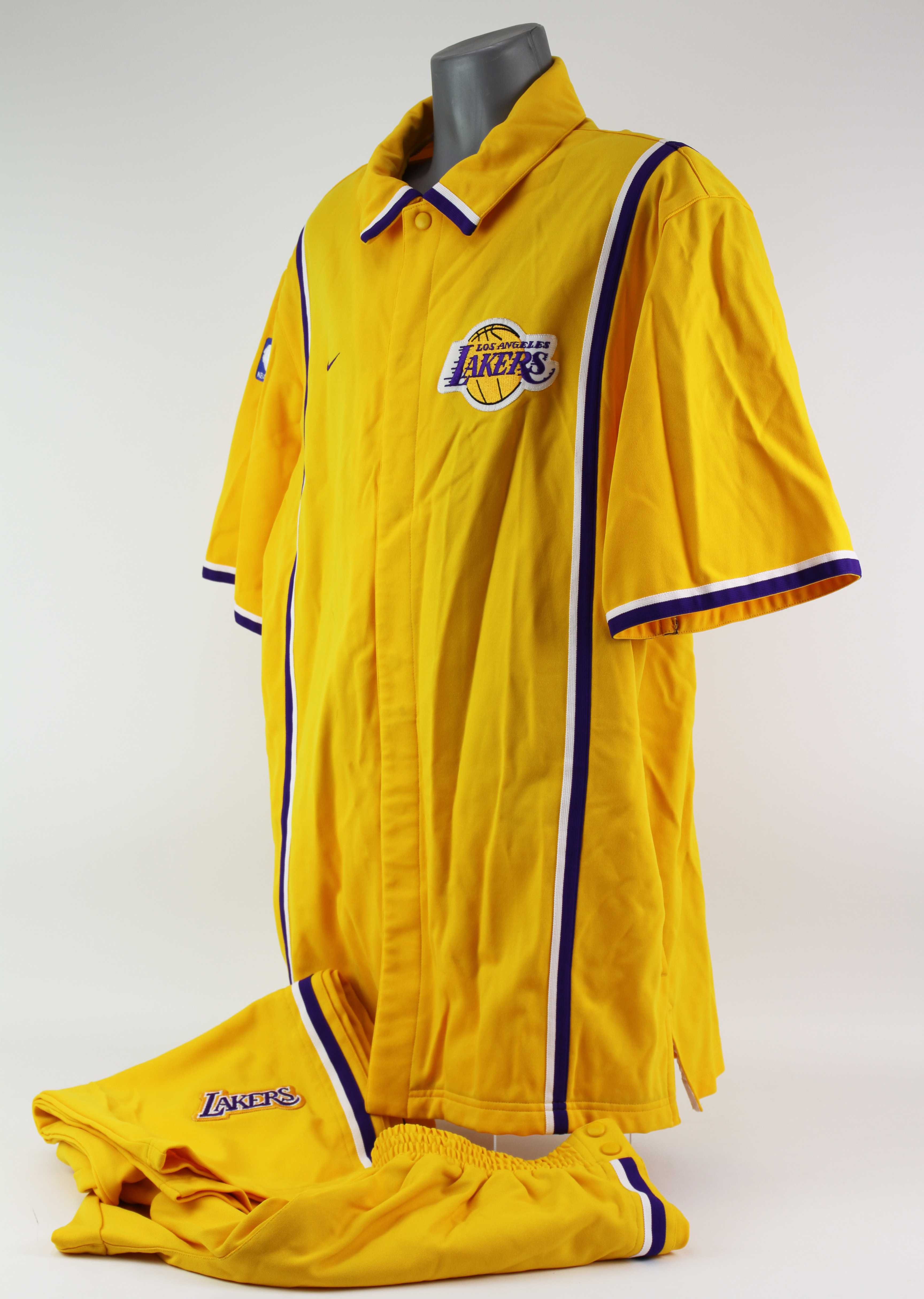 Lot Detail - 1998-99 Kobe Bryant Los Angeles Lakers Complete Warm