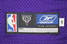 2001-02 Glenn Robinson Milwaukee Bucks Signed Road Jersey (MEARS LOA/JSA)