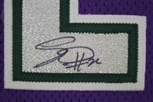 2002-03 Michael Redd Milwaukee Bucks Signed Road Jersey (MEARS LOA/JSA)