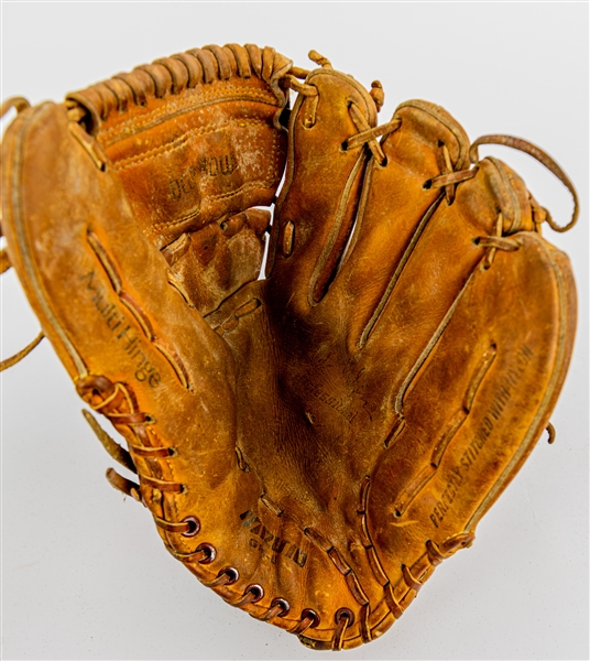 1985-86 Toby Harrah Texas Rangers Game Used Mizuno Mitt (MEARS LOA)