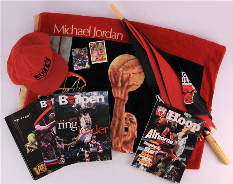 1990s Chicago Bulls Memorabilia Collection - Lot of 8 w/ Michael Jordan Beach Towel, Programs, Umbrella, Scottie Pippen Signed Card & More 