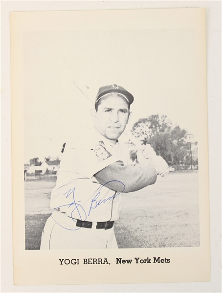 1965 Yogi Berra New York Mets Signed 5" x 7" Team Photo Pack Photo (JSA)