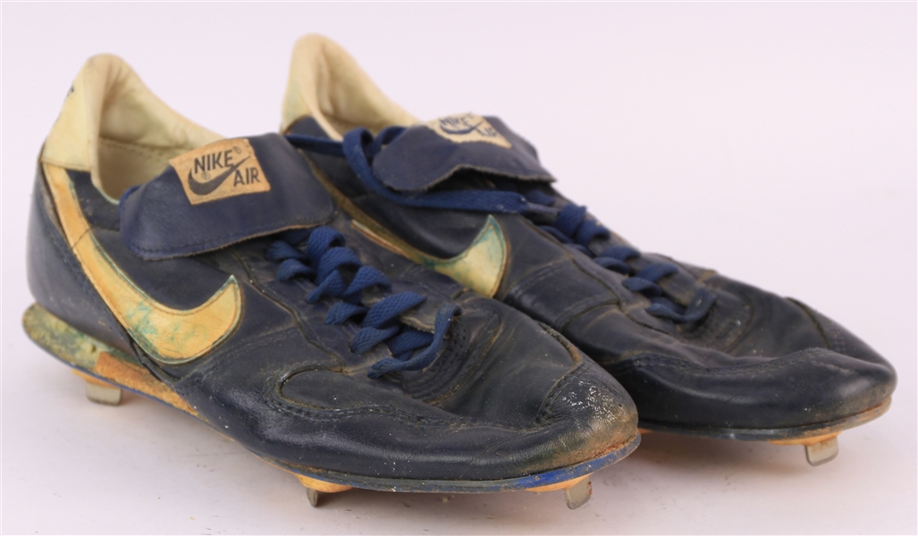1987 Gary Carter New York Mets Signed Game Worn Nike Cleats (MEARS LOA/JSA)