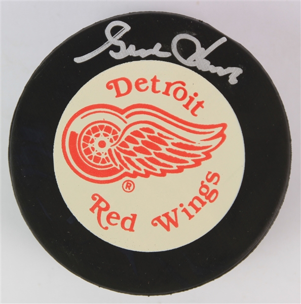 2000s Gordie Howe Detroit Red Wings Signed ONHL Bettman Hockey Puck (JSA/Upper Deck)