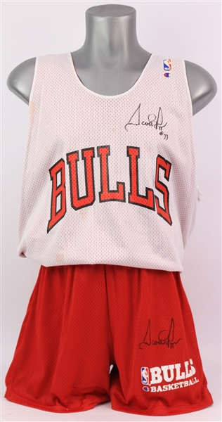 1990-97 Scottie Pippen Chicago Bulls Clubhouse Signed Reversible Practice Jersey & Practice Shorts (MEARS LOA)