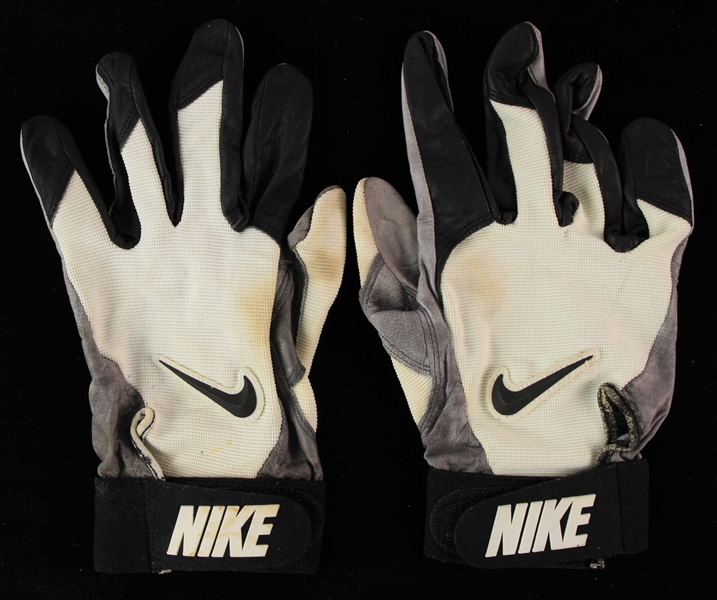 1995-98 Reggie White Green Bay Packers Game Worn Nike Gloves (MEARS LOA/White Family Letter)