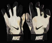 1995-98 Reggie White Green Bay Packers Game Worn Nike Gloves (MEARS LOA/White Family Letter)