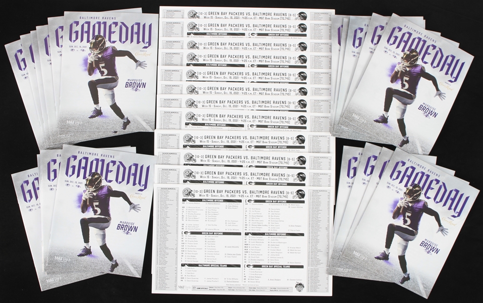 2021 Aaron Rodgers Ties Brett Favre for Green Bay Packers TD Record Game Programs & Roster Cards - Lot of 25