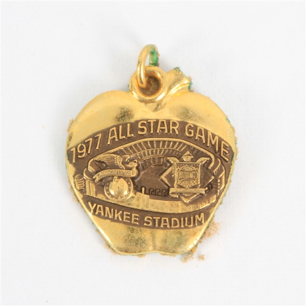 1977 All Star Game Yankee Stadium 1" Press Pin Charm 