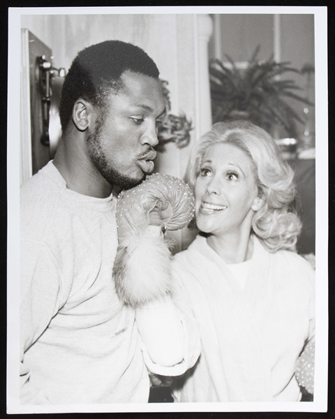 1971 Joe Frazier and Dinah Shore "Dinahs Place" 7x9 Photo 