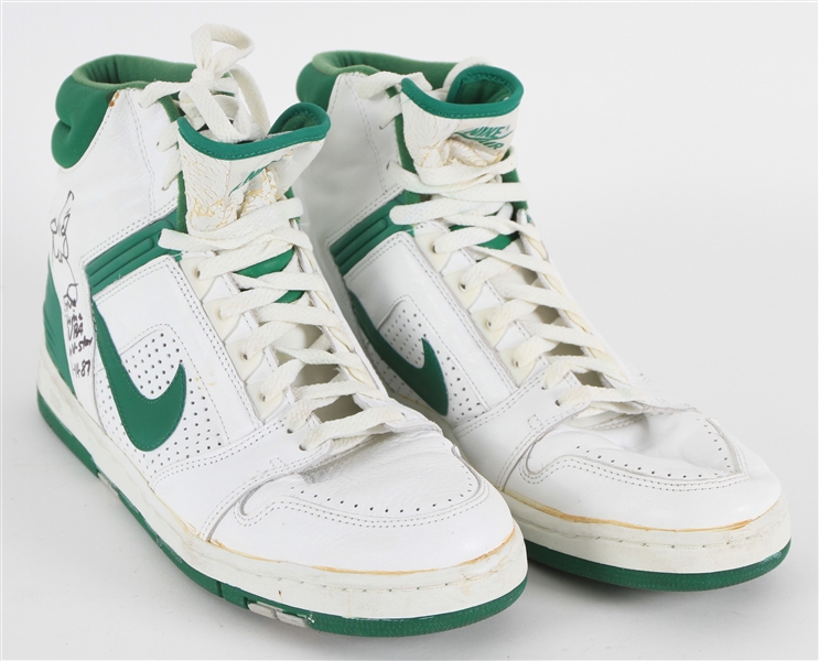 1986-87 Sidney Moncrief Milwaukee Bucks Signed Nike Game Worn Sneakers (MEARS LOA/JSA)