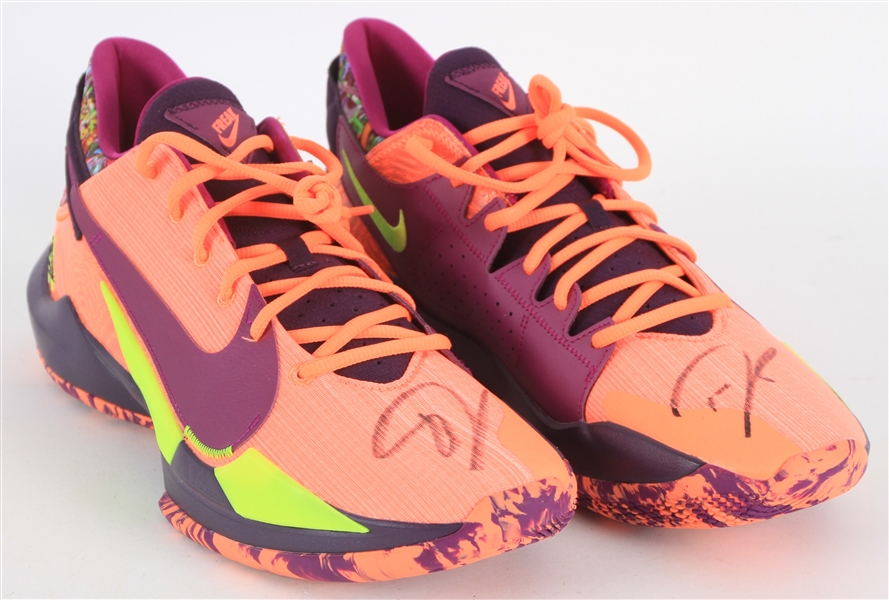 2020 Giannis Antetokounmpo Milwaukee Bucks Signed Nike Zoom Freak 2 Sneakers (*JSA*)