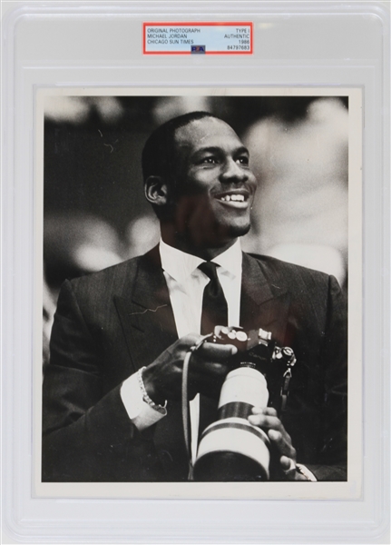 1986 Michael Jordan Chicago Bulls 8x10 Black and White Chicago Sun Times Photo (Type I) (PSA Slabbed)
