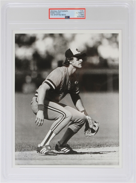 1980s Robin Yount Milwaukee Brewers 8x10 Black and White Sporting News Photo (Type I) (PSA Slabbed)