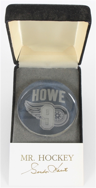 2000s Gordie Howe Detroit Red Wings Clear Commemorative Hockey Puck & Signed Mr. Hockey Business Card - Lot of 2 (JSA)