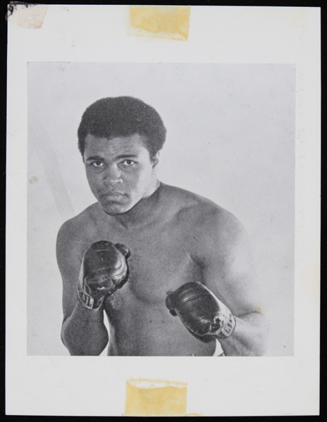 1976 Muhammad Ali World Heavyweight Champion 4" x 5.25" Original Snapshot Photo (Troy Kinunen Collection)