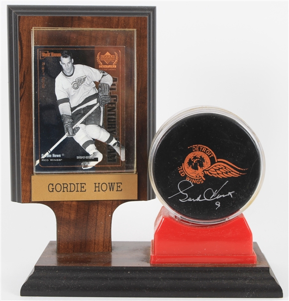 1990s Gordie Howe Detroit Red Wings Signed Hockey Puck Display w/ Upper Deck Century Legends Trading Card (JSA)