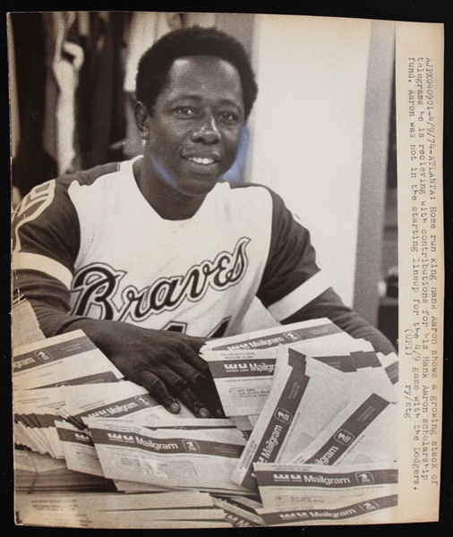 1974 Hank Aaron Atlanta Braves 8x10 Black and White Photo