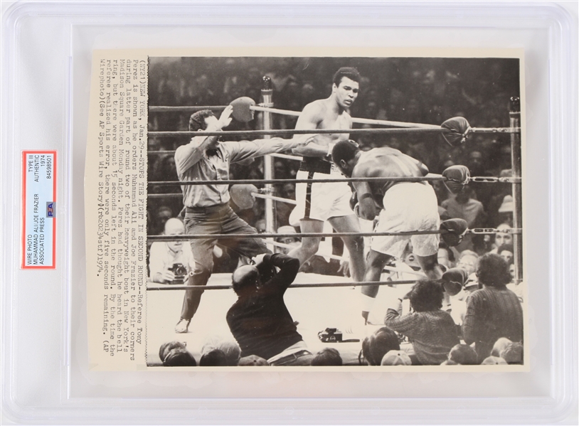 1974 Muhammad Ali & Joe Frazier Associated Press 7.5x10 Type III Wire Photo (PSA Slabbed) 