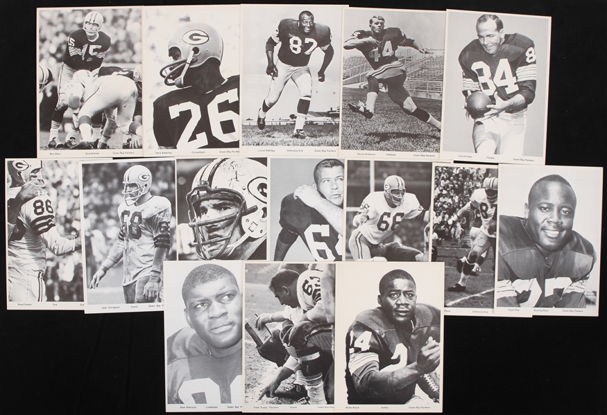 1966-1967 Elijah Pitts Bart Starr Boyd Dowler Carroll Dale and More Green Bay Packers 5"x7" B&W Photos (Lot of 15)