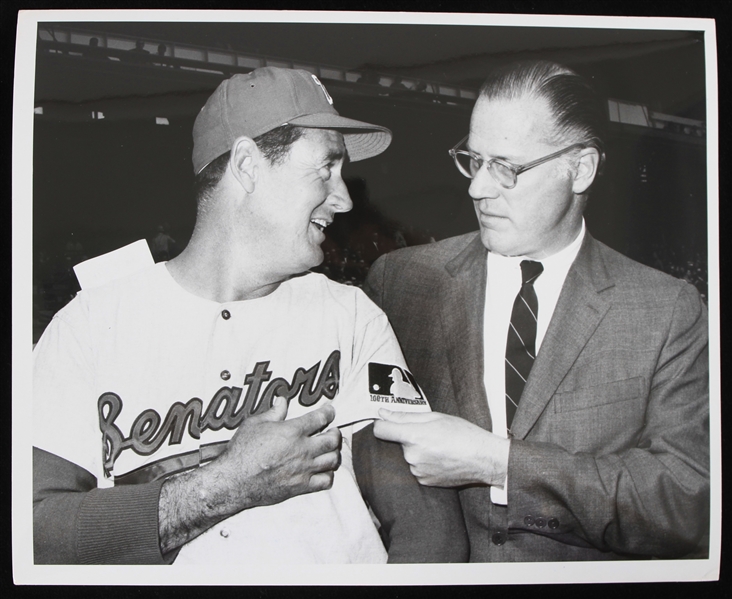 1969 Ted Williams Washington Senators and Commissioner Bowie Kuhn 8"x10" B&W Sporting News Photo