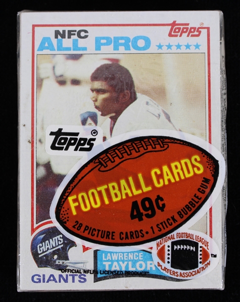 1982 Topps Football Trading Cards Unopened Cello Pack w/ 28 Cards Including Lawrence Taylor Rookie Card